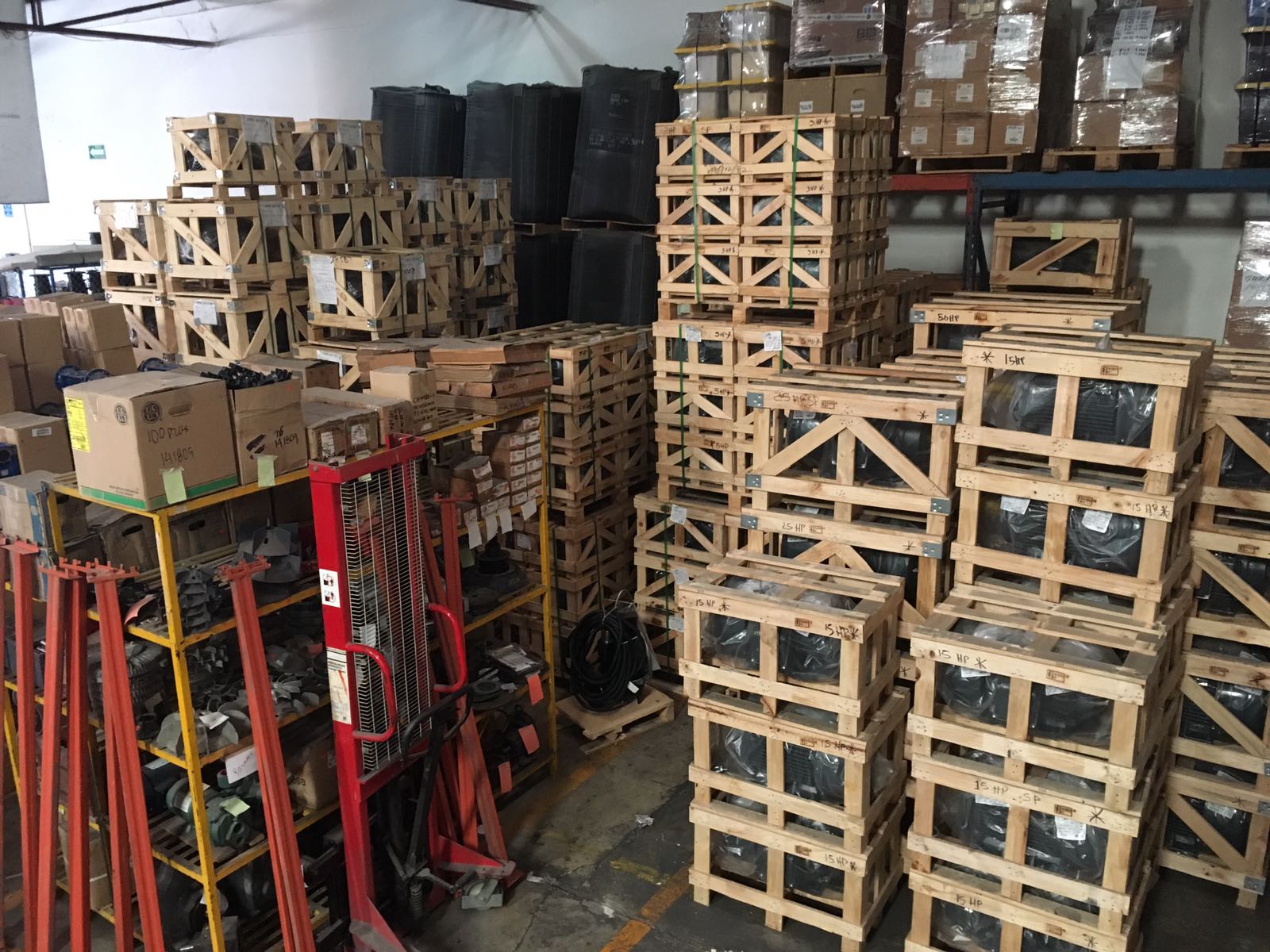 Almacén Power Motors con inventario de motores eléctricos NEMA Premium